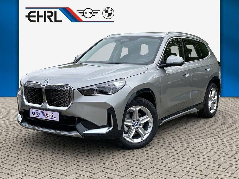 Grau Neu 2025 BMW iX1 xLine SUV | 41.940 € - Bild 1/4