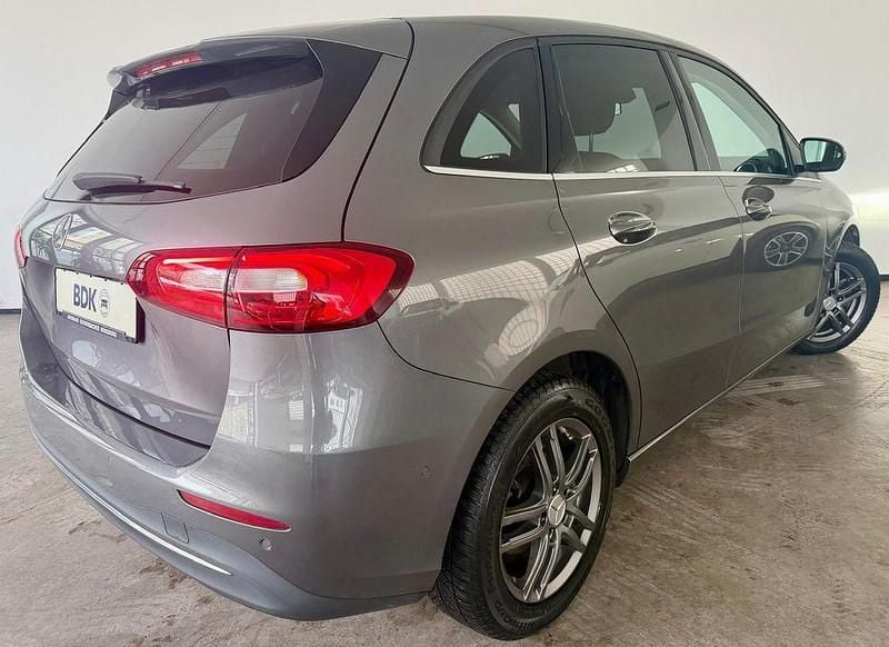 Gebraucht Mercedes B200 150 PS (110 kW) 2019 Grau Van / Kleinbus
