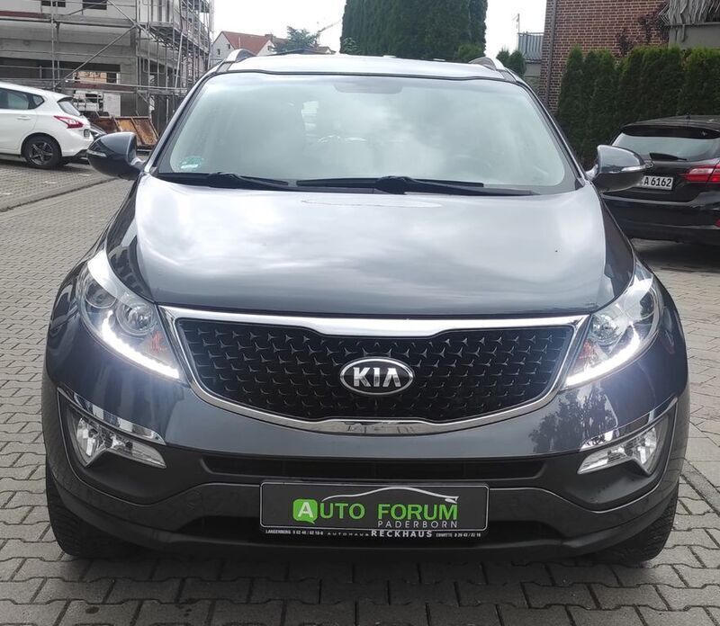 Grau Gebraucht 2015 Kia Sportage DREAM-TEAM Edition SUV | 12.698 € (Guter Preis) - Bild 1/4