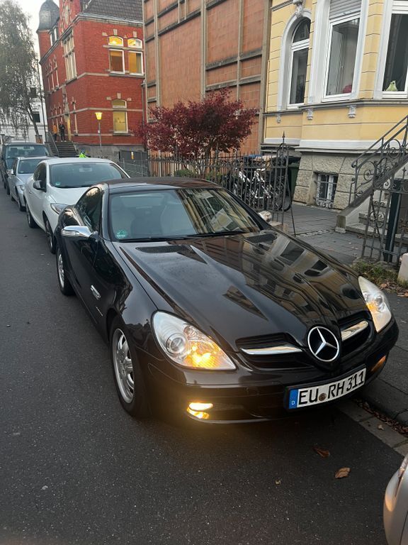 Schwarz Gebraucht 2005 Mercedes SLK200 Cabrio | 5.800 € (Fairer Preis) - Bild 1/4