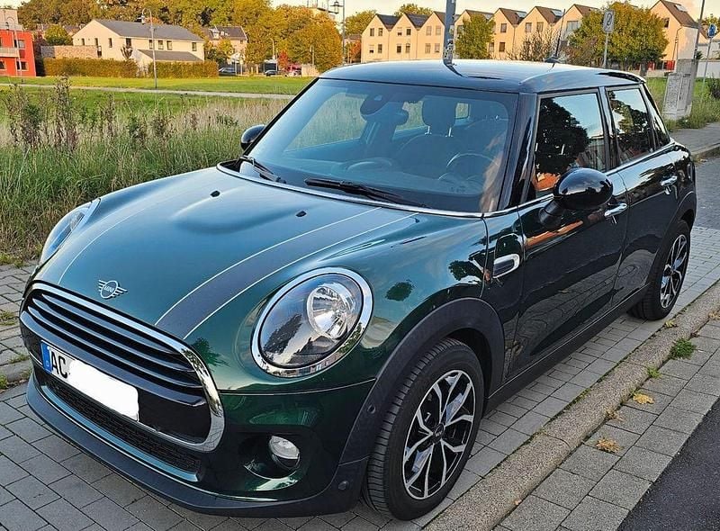 Grün Gebraucht 2018 Mini Cooper Kleinwagen | 15.900 € (Fairer Preis) - Bild 1/4