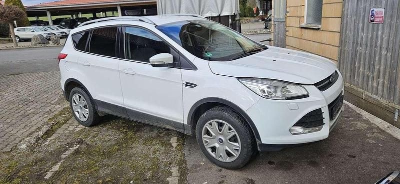 Gebraucht Ford Kuga Trend 150 PS (110 kW) 2016 Weiß SUV