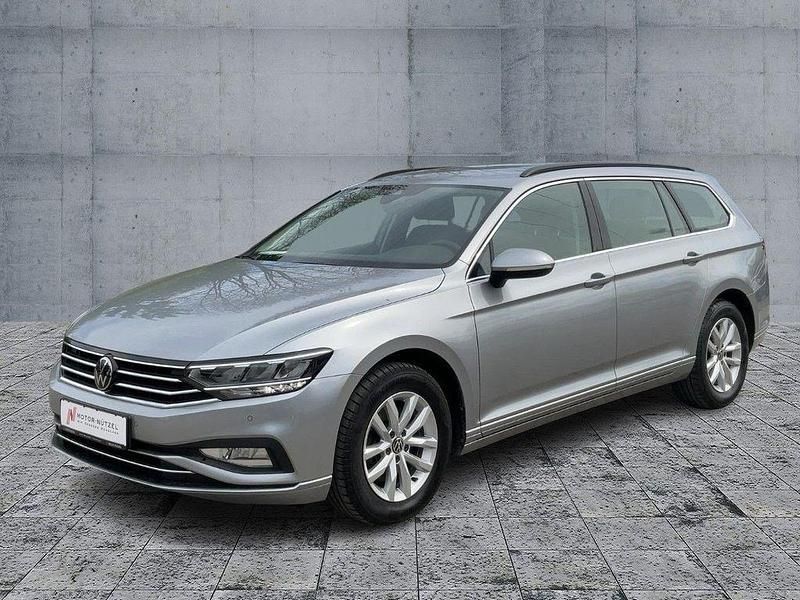 Gebraucht VW Passat Business 150 PS (110 kW) 2023 Pyritsilber metallic Kombi