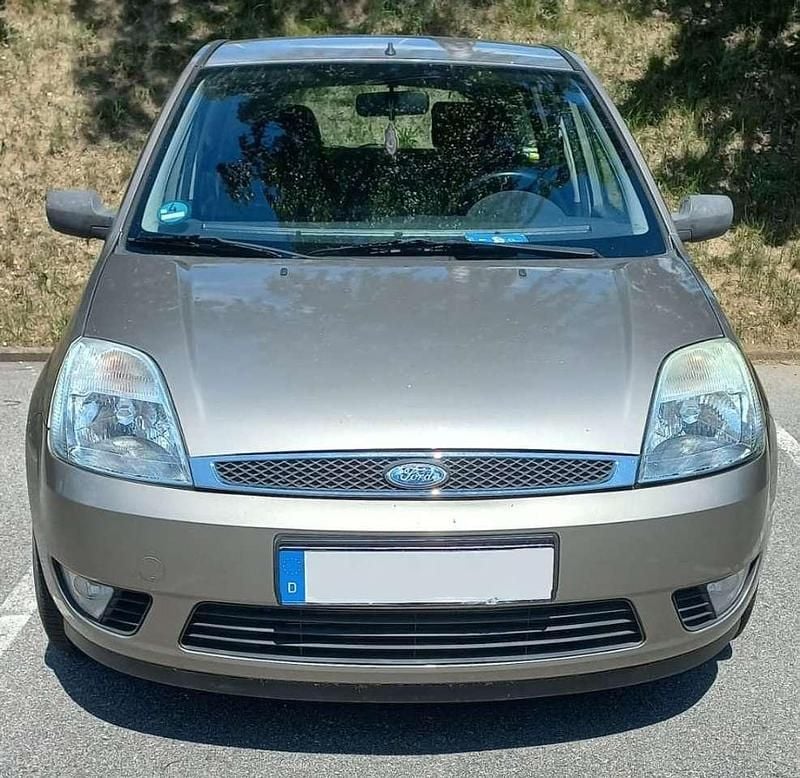 Bronze Gebraucht 2004 Ford Fiesta Ghia Kleinwagen | 700 € (Superpreis) - Bild 1/4