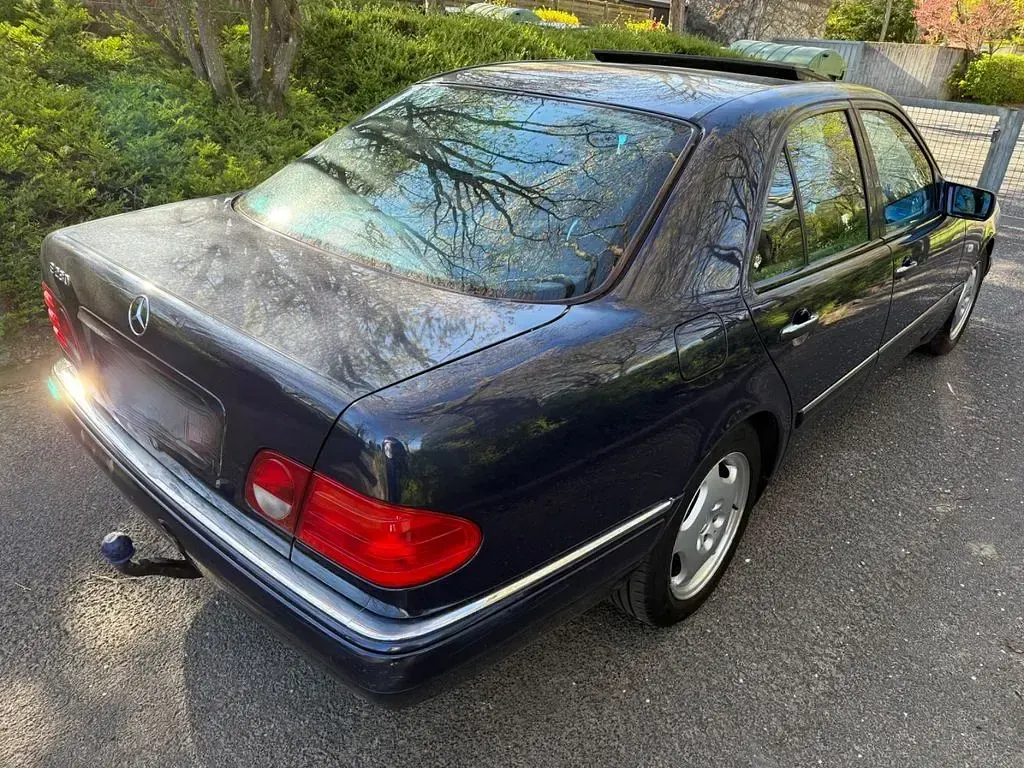 Second-hand Mercedes E230 150 CP (110 kW) 1996 Albastru Berlinǎ