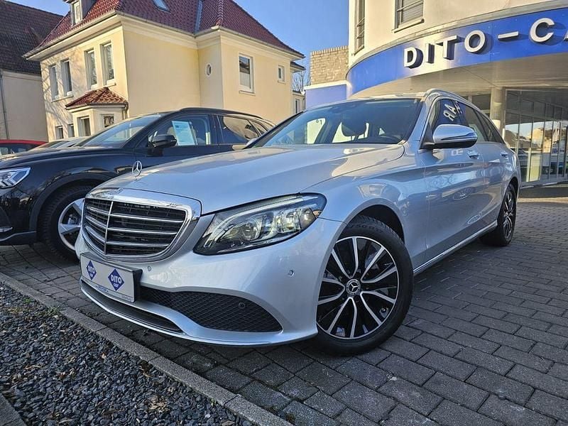 Gebraucht Mercedes C220 194 PS (142 kW) 2021 Silber Limousine