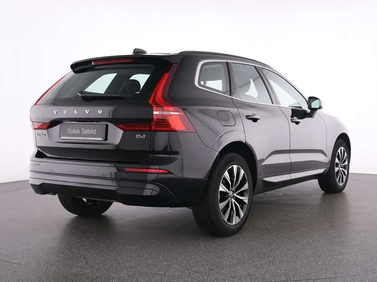 Gebraucht Volvo XC60 Core 197 PS (144 kW) 2024 Schwarz SUV
