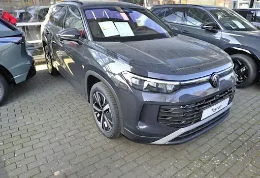 Neu VW Tayron Elegance 150 PS (110 kW) 2026 Grau SUV