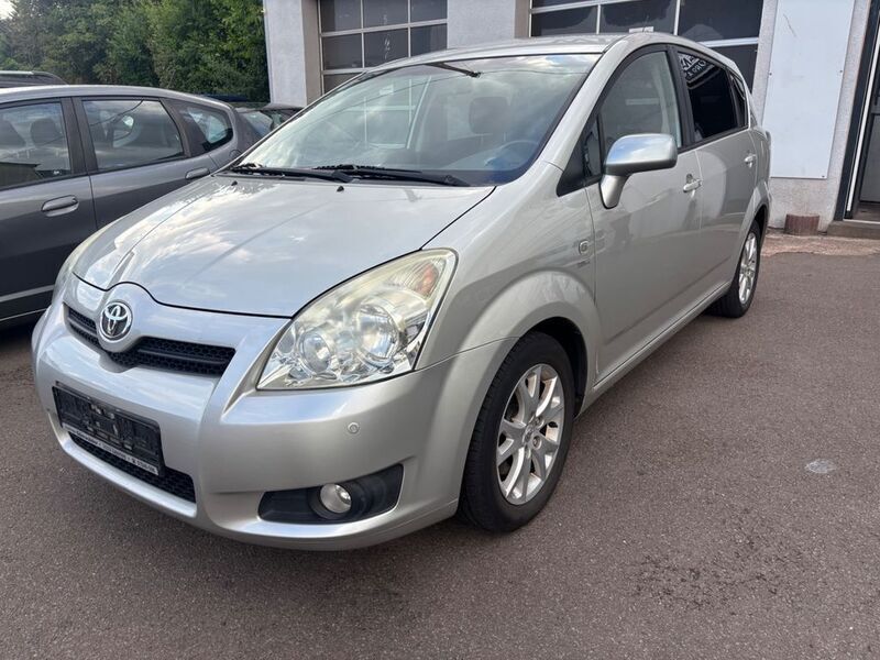Silber Gebraucht 2009 Toyota Corolla Verso Van / Kleinbus | 4.990 € (Fairer Preis) - Bild 1/4