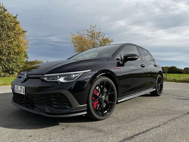 Schwarz Gebraucht 2023 VW Golf VIII GTI Clubsport Kleinwagen | 34.000 € (Fairer Preis) - Bild 1/4