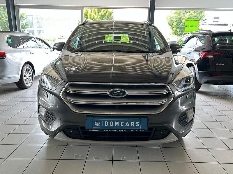 Gebraucht Ford Kuga Titanium 150 PS (110 kW) 2018 Grau SUV