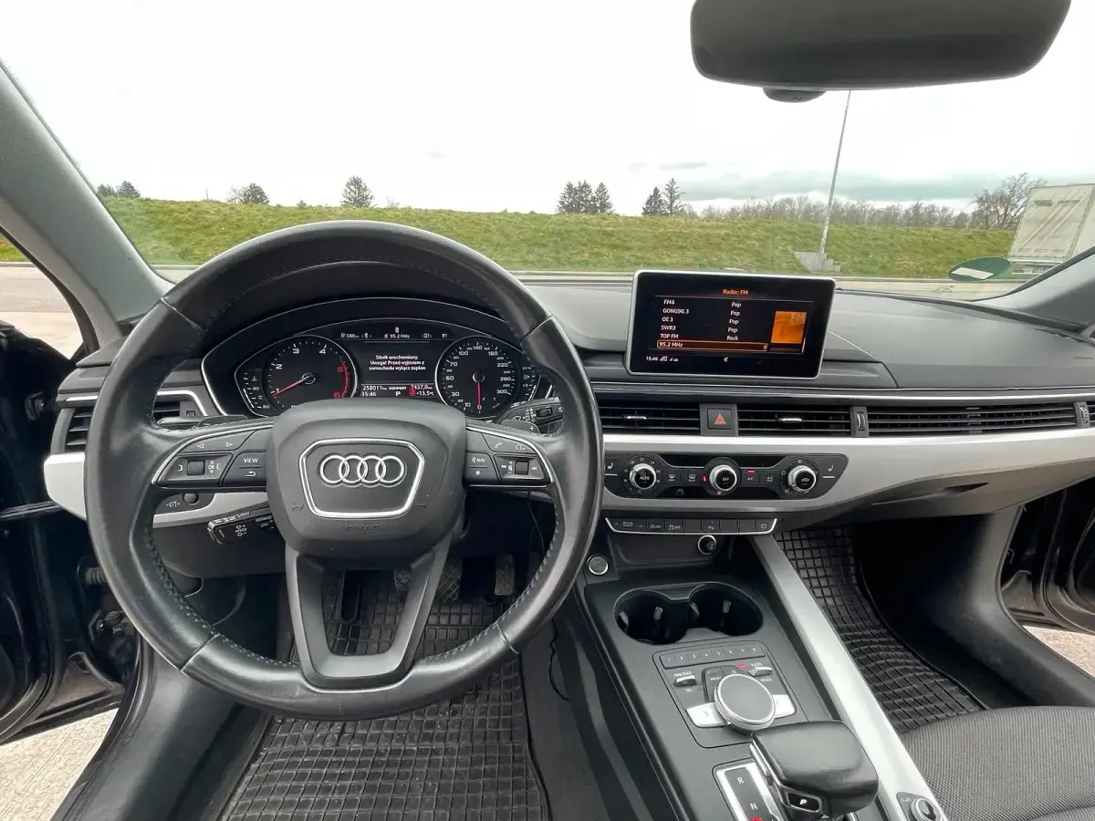 Gebraucht Audi A4 Sport 190 PS (139 kW) 2017 Blau Kombi