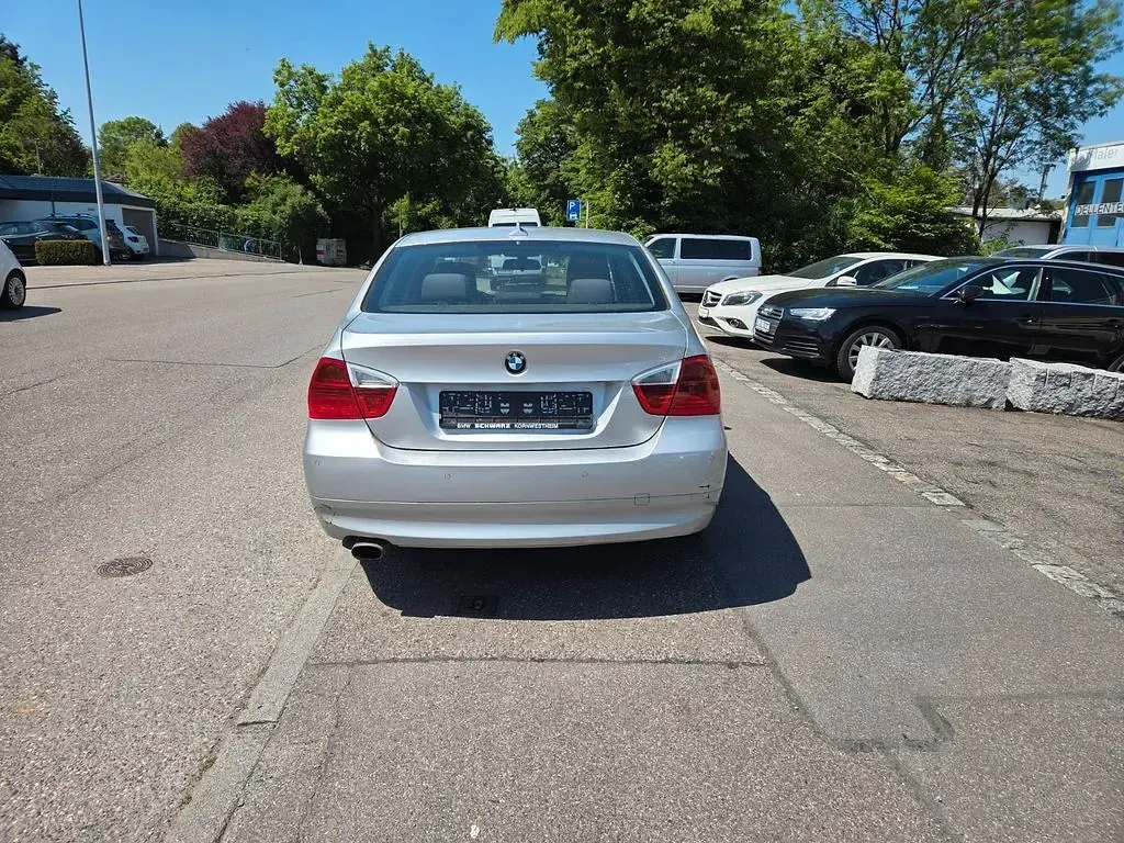 Gebraucht BMW 318 143 PS (105 kW) 2007 Silber Limousine