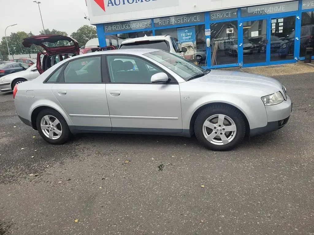 Gebraucht Audi A4 102 PS (75 kW) 2003 Silber Limousine