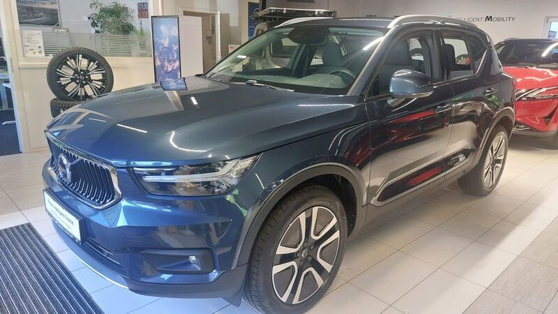Blau Gebraucht 2021 Volvo XC40 Momentum SUV | 23.450 € (Fairer Preis) - Bild 1/4