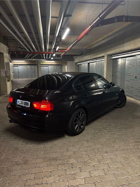 Schwarz Gebraucht 2009 BMW 320 Limousine | 5.500 € (Guter Preis) - Bild 1/4