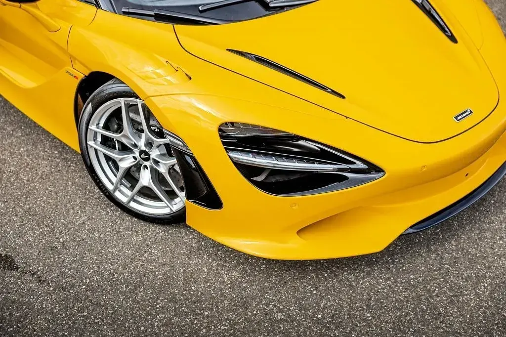 Gebraucht McLaren 750S 751 PS (552 kW) 2024 Gelb Cabrio