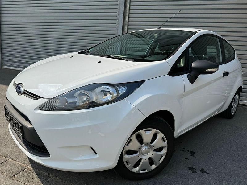 Gebraucht Ford Fiesta Ambiente 60 PS (44 kW) 2012 Weiß Kleinwagen