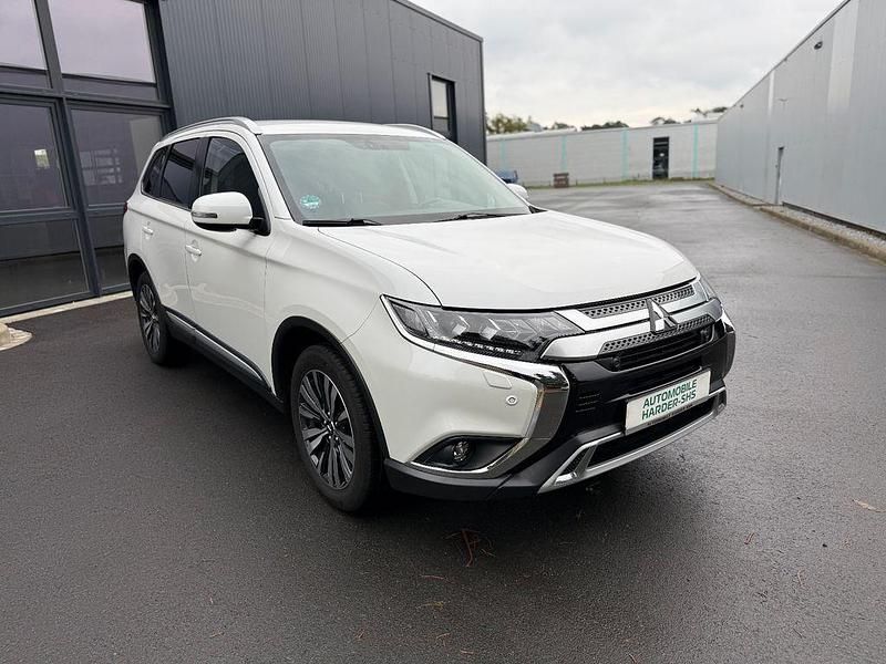 Weiß Gebraucht 2018 Mitsubishi Outlander Edition+ SUV | 18.500 € (Fairer Preis) - Bild 1/4