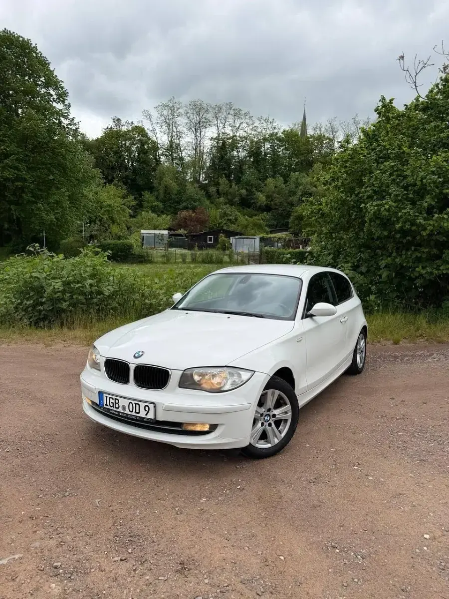 Gebraucht BMW 116 123 PS (90 kW) 2008 Weiß Kleinwagen