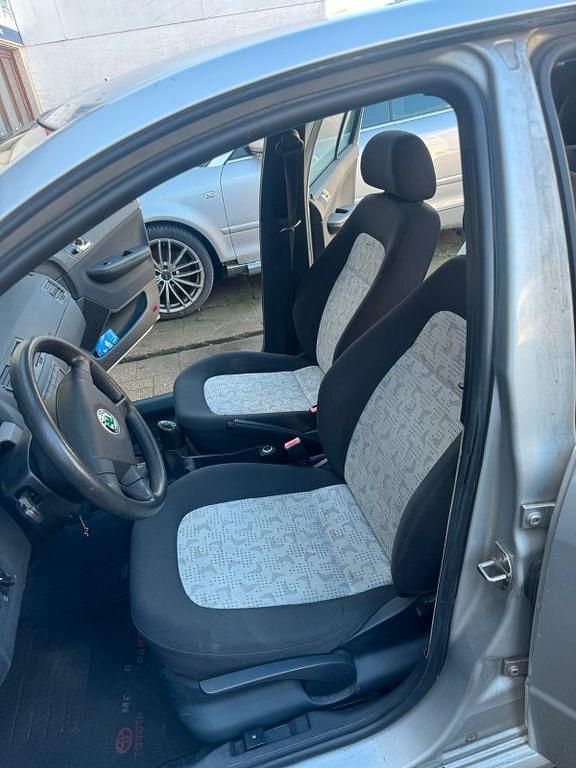 Gebraucht Skoda Fabia Classic 75 PS (55 kW) 2003 Silber Limousine