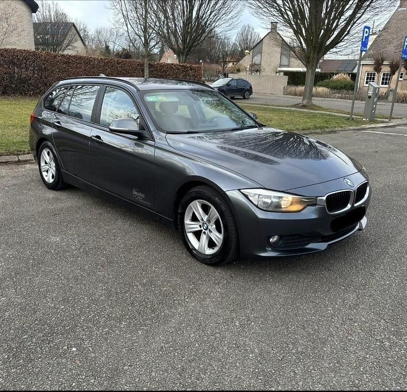 Gebraucht BMW 318 150 PS (110 kW) 2014 Blau Kombi