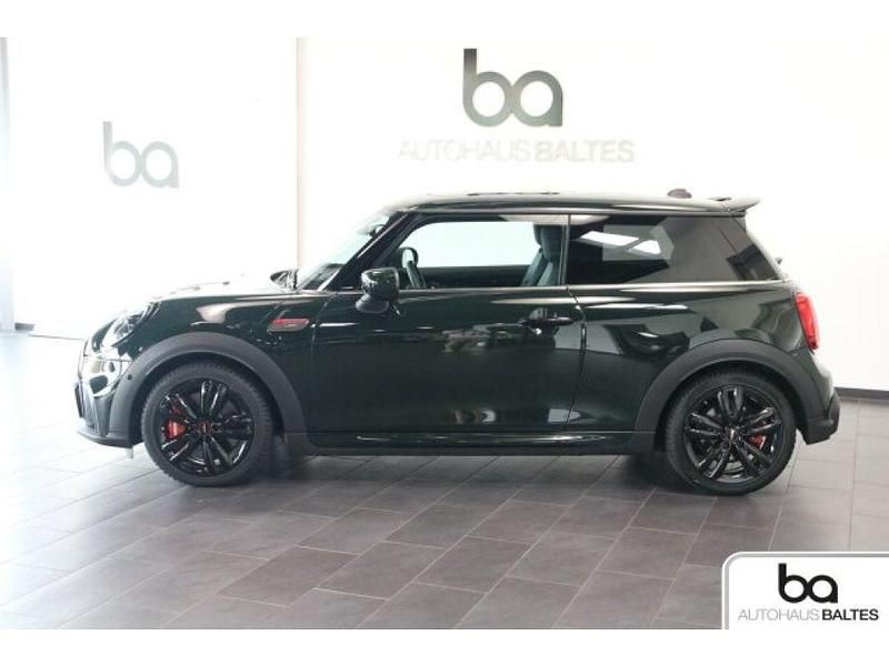 Gebraucht Mini John Cooper Works 231 PS (169 kW) 2024 Rebel green uni Kleinwagen