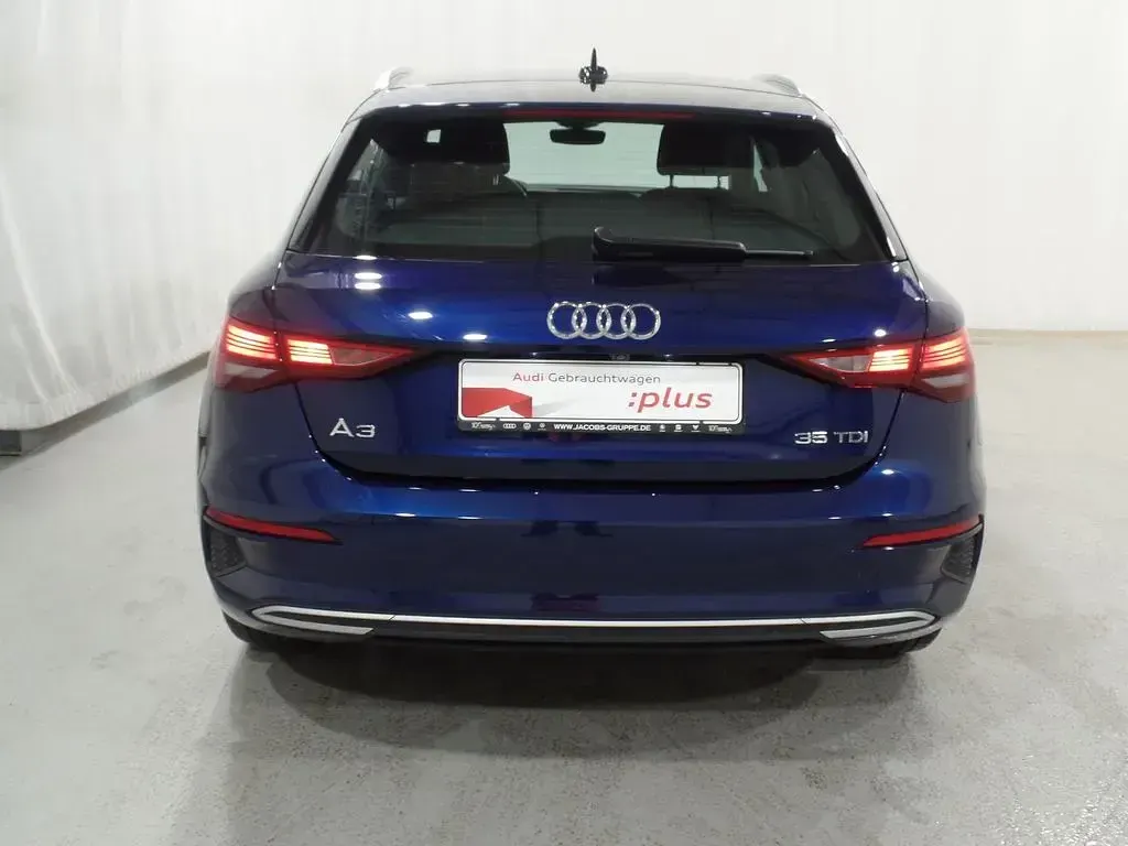 Używany Audi A3 Advanced 150 KM (110 kW) 2022 Niebieski Sedan/Limuzyna