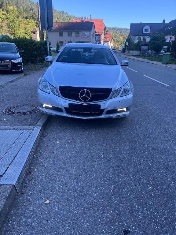 Silber Gebraucht 2010 Mercedes E350 Coupé | 10.700 € (Guter Preis) - Bild 1/4