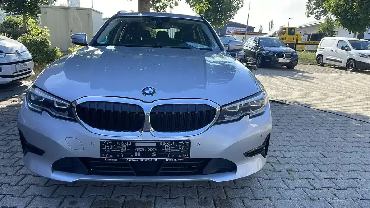 Gebraucht BMW 320 Advantage 190 PS (139 kW) 2020 Silber Kombi