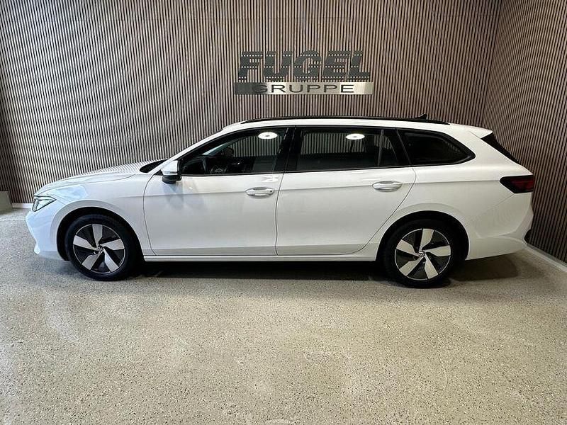 Gebraucht VW Passat 150 PS (110 kW) 2024 Weiß Kombi