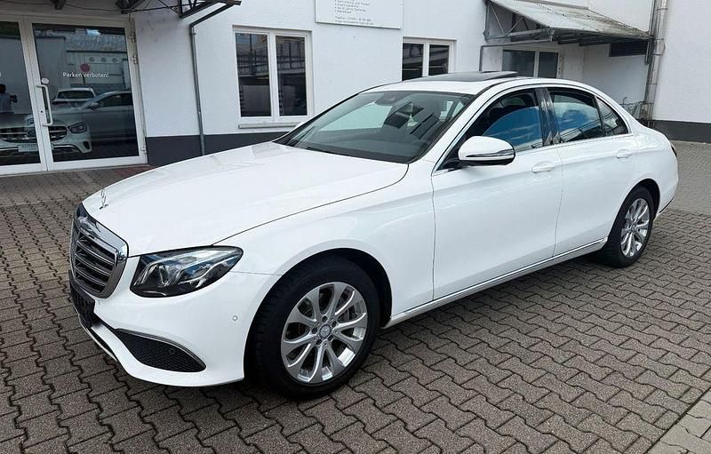 Polarweiss Gebraucht 2016 Mercedes E200 Exclusive Limousine | 23.999 € (Teuer) - Bild 1/4