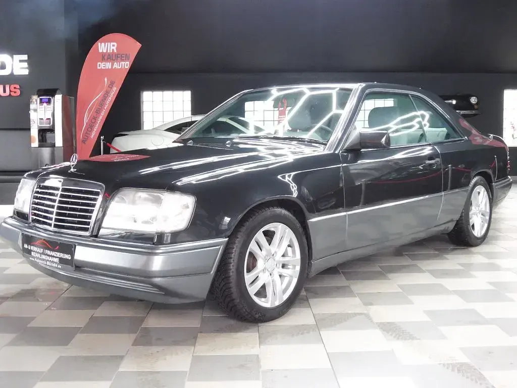 Gebraucht Mercedes E200 136 PS (100 kW) 1995 Schwarz Coupé