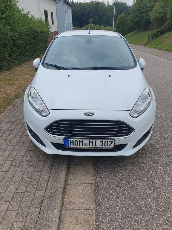 Weiß Gebraucht 2014 Ford Fiesta Titanium Kleinwagen | 5.000 € (Fairer Preis) - Bild 1/3