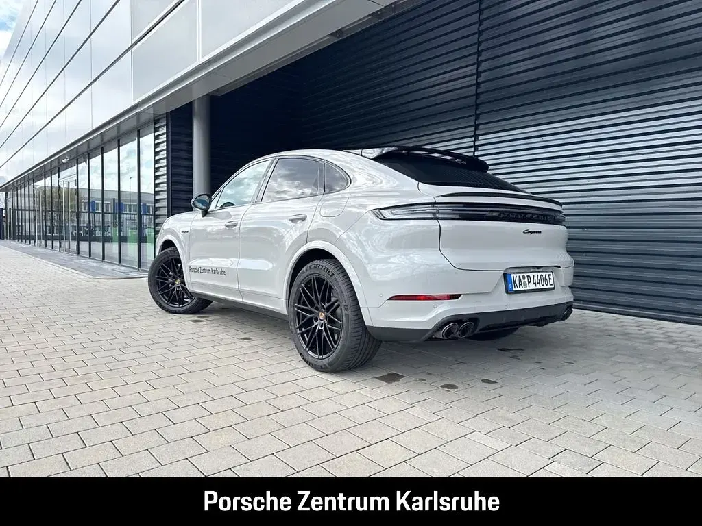 Second-hand Porsche Cayenne Black Edition 470 CP (345 kW) 2025 Alb SUV