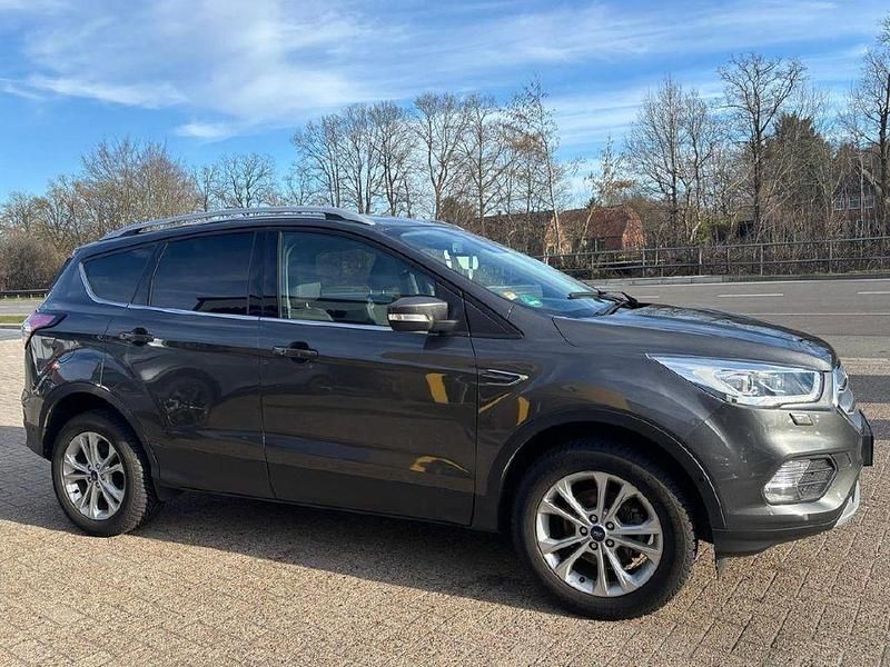 Gebraucht Ford Kuga 150 PS (110 kW) 2018 Grau SUV