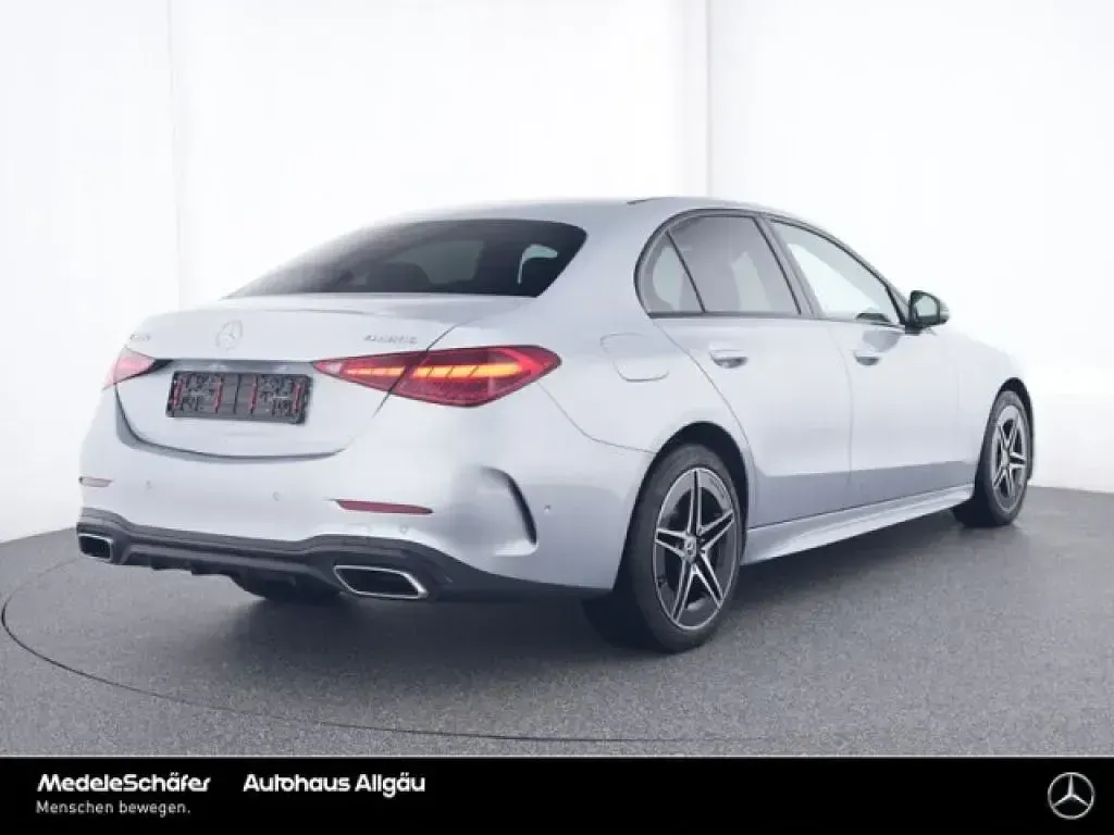 Gebraucht Mercedes E400 AMG 252 PS (185 kW) 2024 Lack hightechsilber (metallic) Limousine