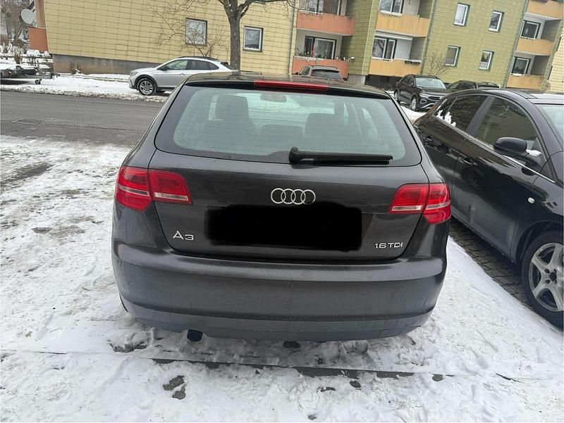 Gebraucht Audi A3 105 PS (77 kW) 2010 Braun Kleinwagen