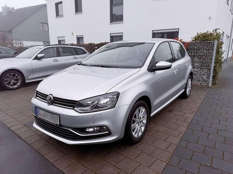 Silber Gebraucht 2014 VW Polo Comfortline Limousine | 7.800 € (Guter Preis) - Bild 1/4