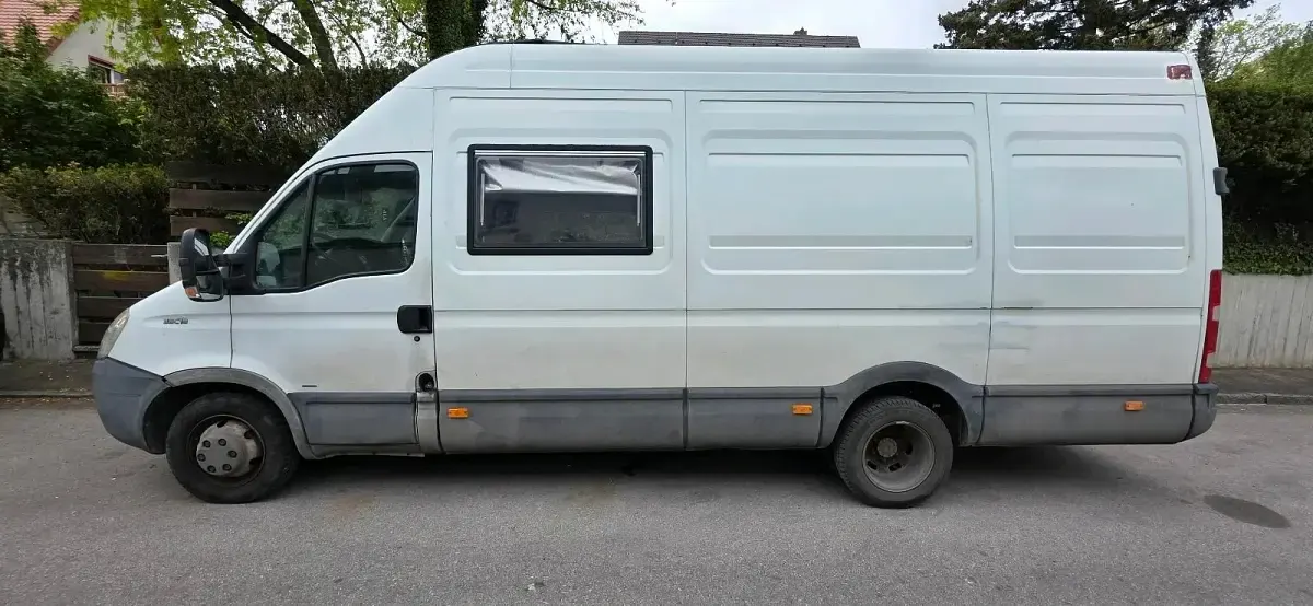 Second-hand Iveco Daily 177 CP (130 kW) 2007 Alb Berlinǎ