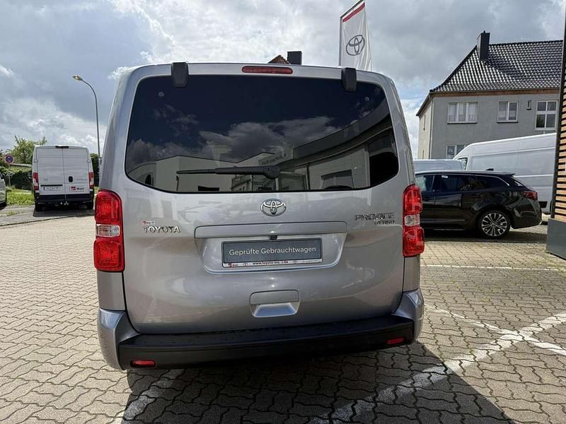 Gebraucht Toyota Proace Verso Plus 177 PS (130 kW) 2024 Bismutsilber Kombi