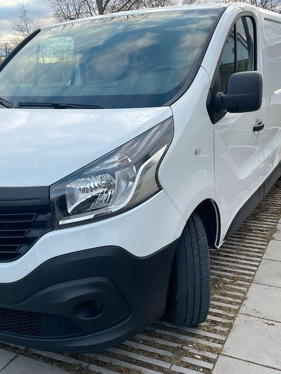 Second-hand Renault Trafic 95 CP (69 kW) 2019 Alb Monovolum