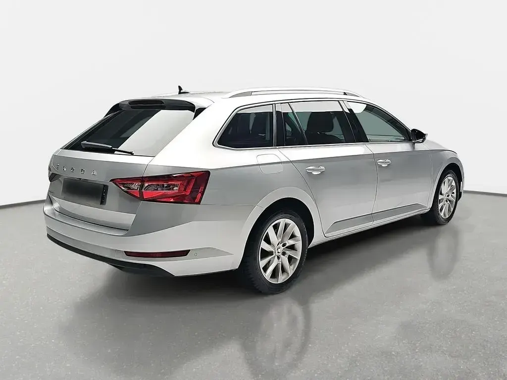 Gebraucht Skoda Superb Style 150 PS (110 kW) 2024 Silber Kombi