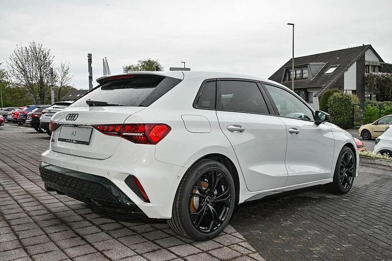 Gebraucht Audi A3 S-Line 150 PS (110 kW) 2025 Gletscherweiß metallic Limousine