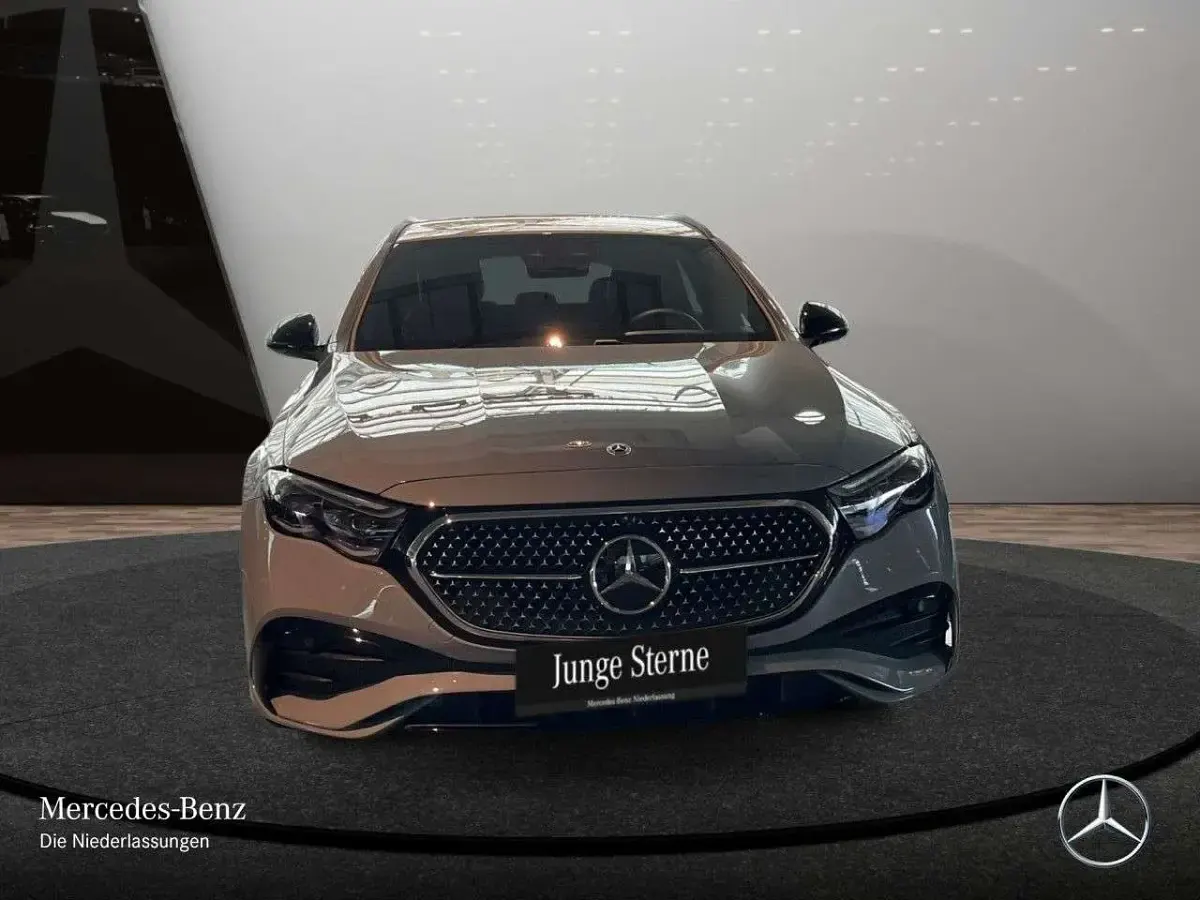 Second-hand Mercedes E300 AMG 197 CP (144 kW) 2025 Gri Berlinǎ