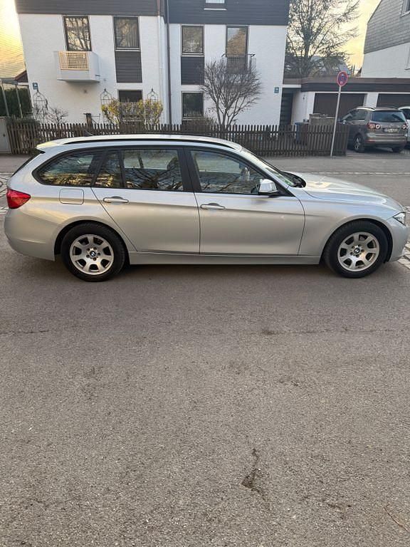 Gebraucht BMW 318 150 PS (110 kW) 2016 Silber Kombi