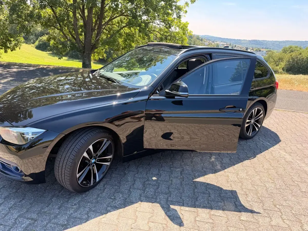 Gebraucht BMW 320 Sport Line 190 PS (139 kW) 2019 Schwarz Kombi