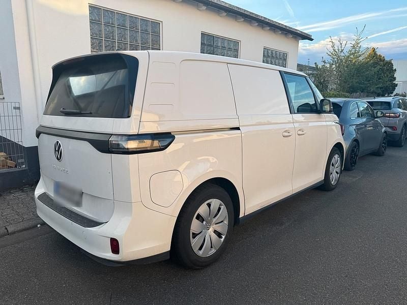 Używany VW ID. Buzz 150 kW (204 KM) 2023 Biały Minivan