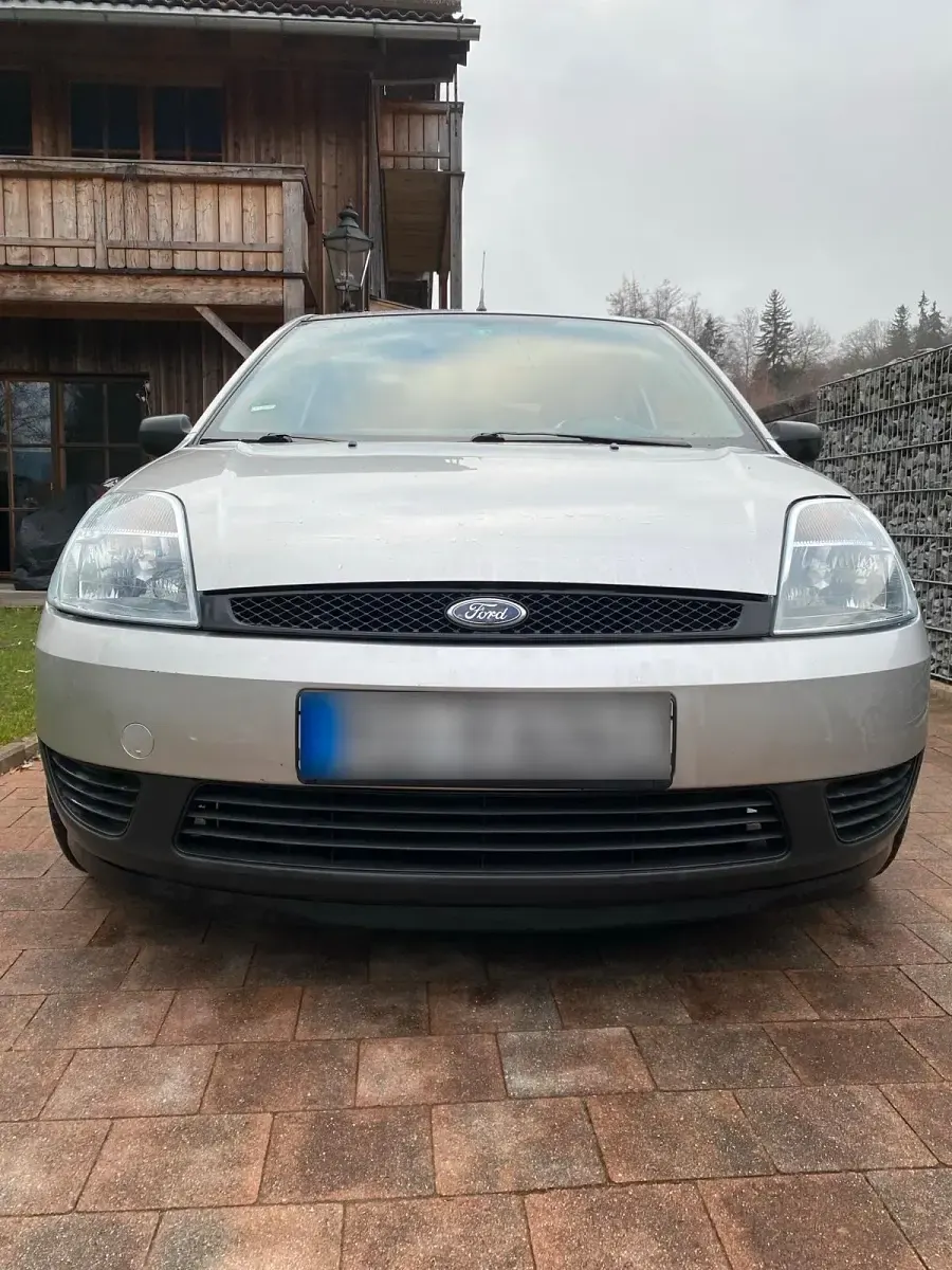 Gebraucht Ford Fiesta 89 PS (65 kW) 2004 Silber Kleinwagen