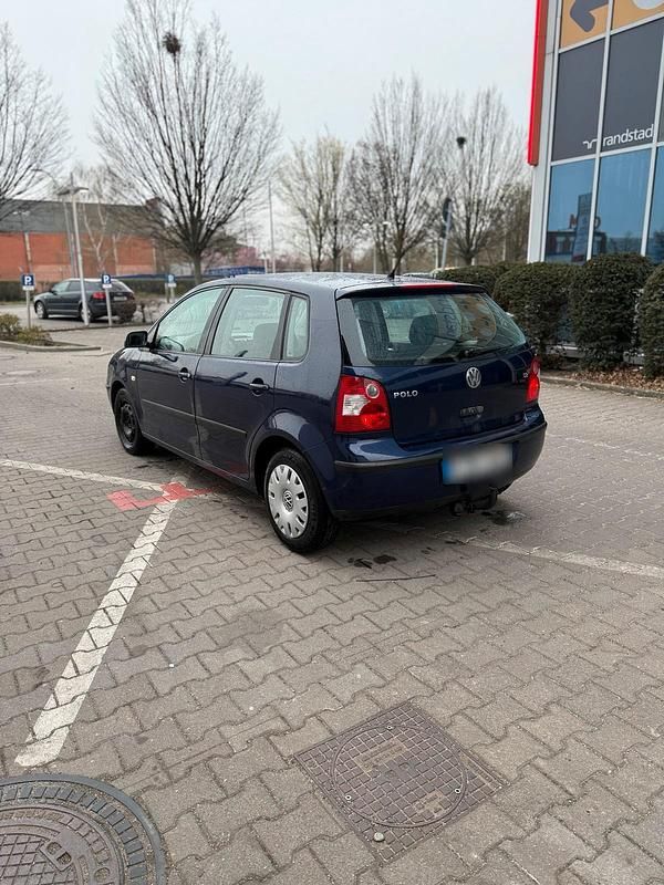 Gebraucht VW Polo 64 PS (47 kW) 2004 Blau Kleinwagen